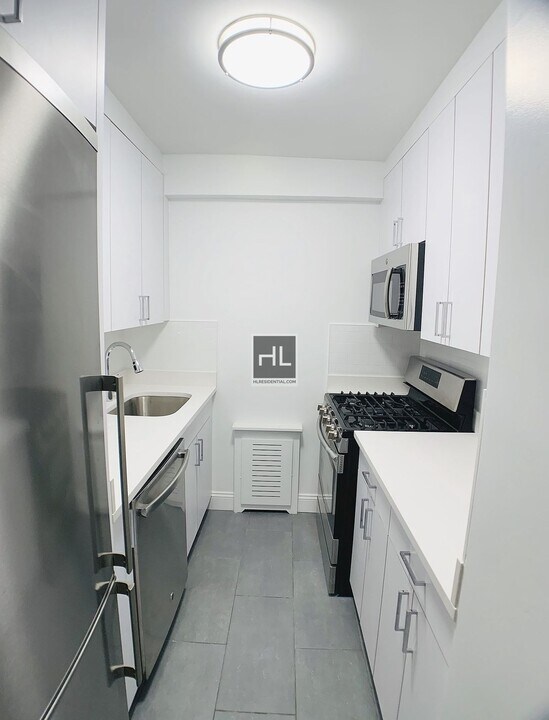EAST 56 STREET in New York, NY - Building Photo