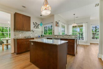 108 N Tumbleweed Trl in Austin, TX - Foto de edificio - Building Photo