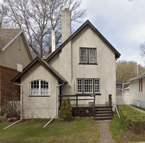 2264 Elphinstone St in Regina, SK - Building Photo