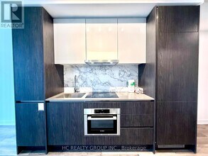 180 Front St E in Toronto, ON - Building Photo - Building Photo