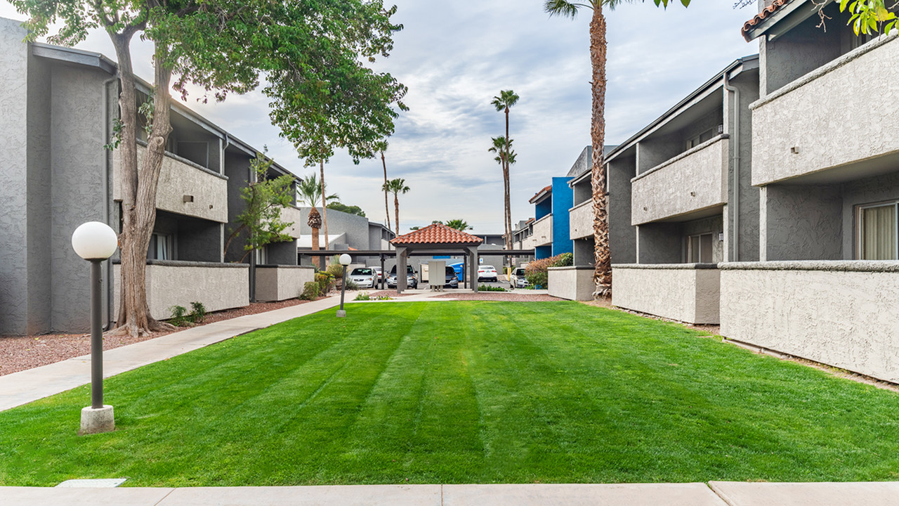 Cottonwood Creek in Tucson, AZ - Building Photo