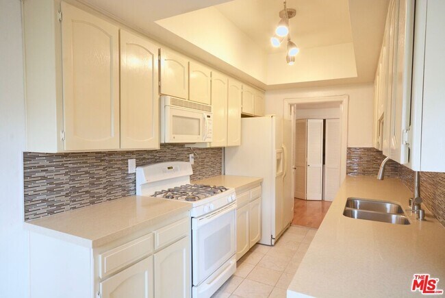 property at 11737 Darlington Ave