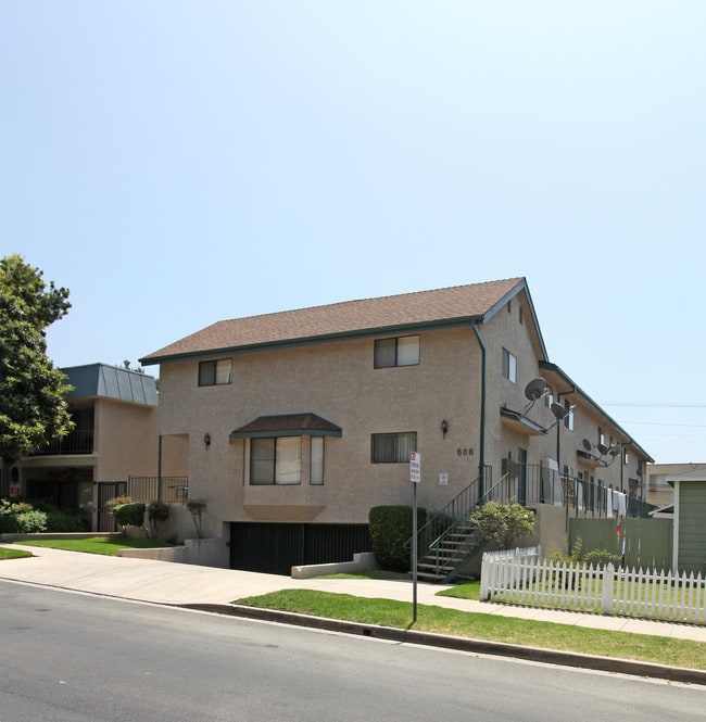 606 E Santa Anita Ave in Burbank, CA - Foto de edificio - Building Photo