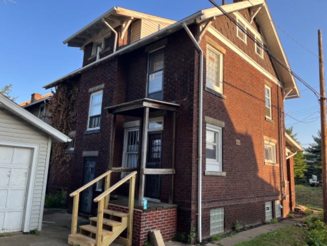 property at 1010 15th St NW