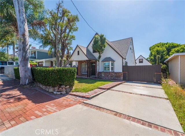 property at 1305 Oak Ave