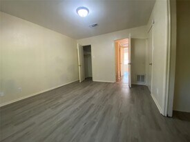 208 Kelly St in Trinity, TX - Building Photo