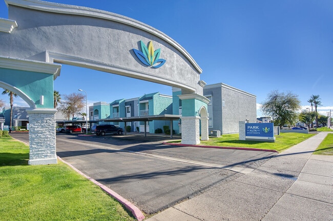Park Alta in Phoenix, AZ - Building Photo - Building Photo