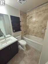 90 Stadium Rd in Toronto, ON - Building Photo - Building Photo