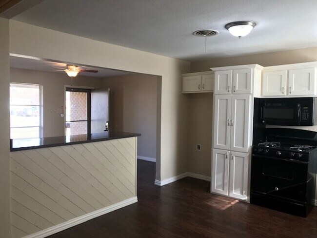 3722 Lisa Ln in Mesquite, TX - Building Photo - Building Photo