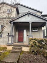 3395 SE Meadowview Way in Hillsboro, OR - Building Photo