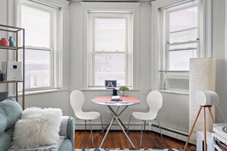 1677 Commonwealth Ave, Unit 18 in Boston, MA - Building Photo - Building Photo