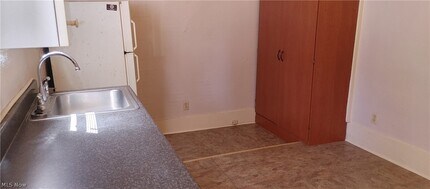 956 Grant Ave, Unit 3 in Cuyahoga Falls, OH - Building Photo - Building Photo