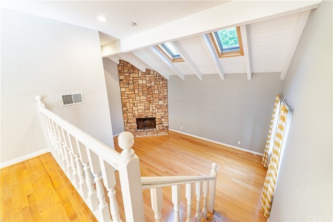 property at 2421 Vanderbilt Ln