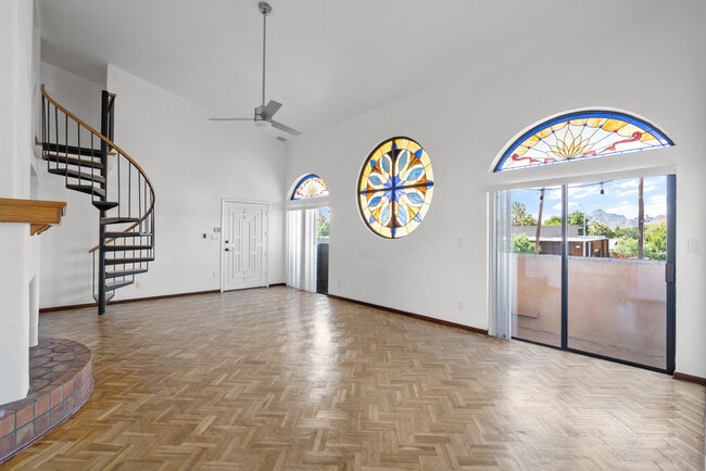 3319 E Indian School Rd, Unit Penthouse in Phoenix, AZ - Building Photo - Building Photo