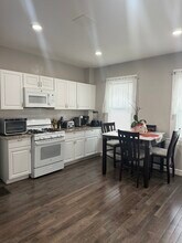 86 Oak St in Waltham, MA - Building Photo - Building Photo