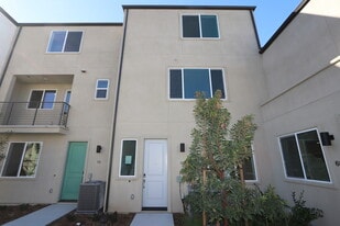 5202 Sunset Wave Dr in San Diego, CA - Building Photo