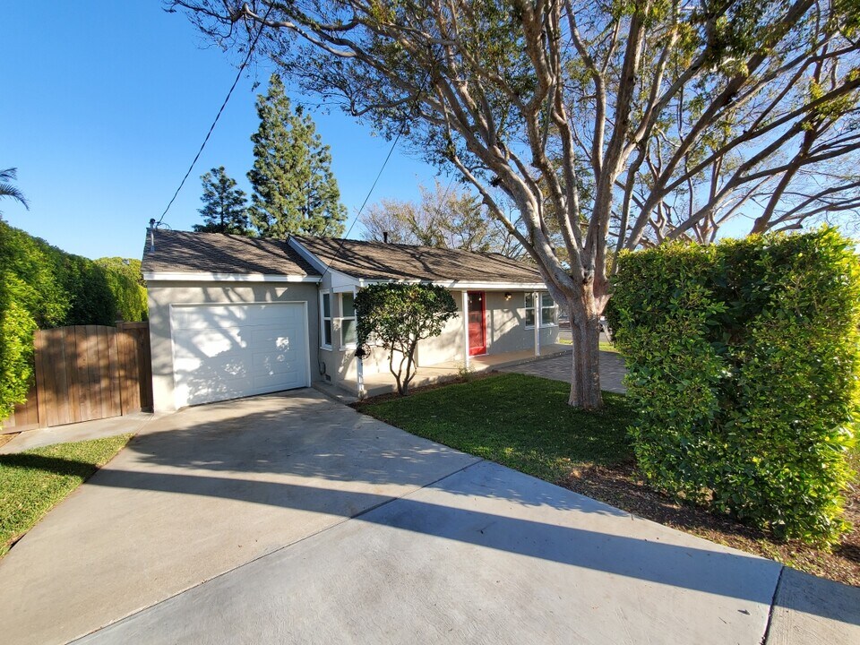 10682 Center Dr in Villa Park, CA - Building Photo