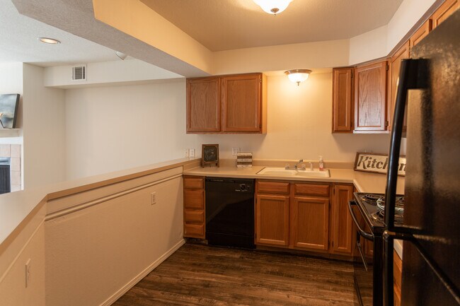 Persimmon Square Apartments in Oklahoma City, OK - Foto de edificio - Interior Photo