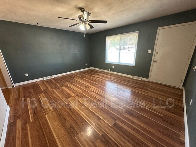 109 E Poos Dr in New Baden, IL - Building Photo - Building Photo