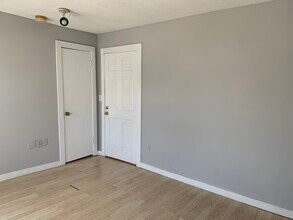568 Main St, Unit B in Hyannis, MA - Building Photo - Building Photo