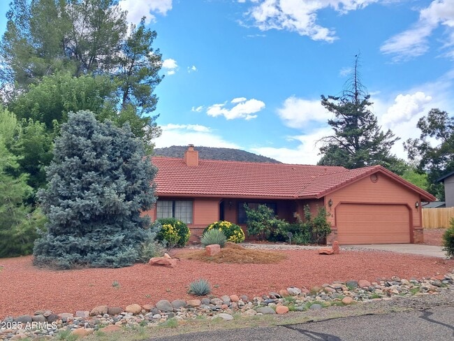 185 Moons View Rd in Sedona, AZ - Building Photo - Building Photo