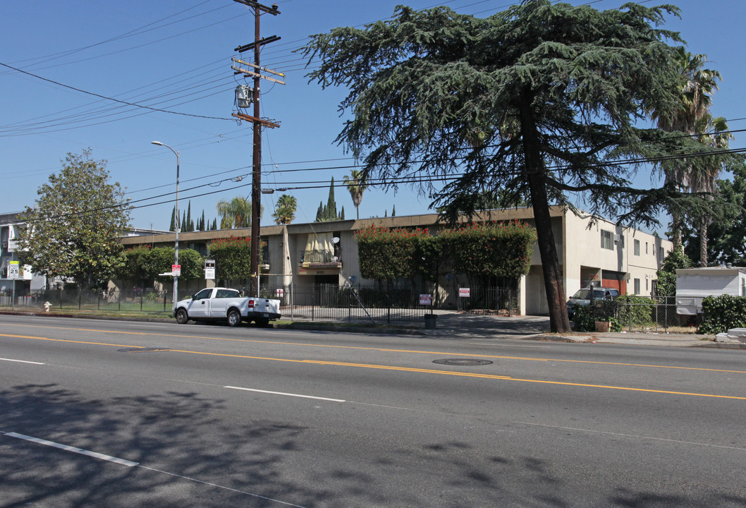 14931 Roscoe Blvd in Panorama City, CA - Building Photo