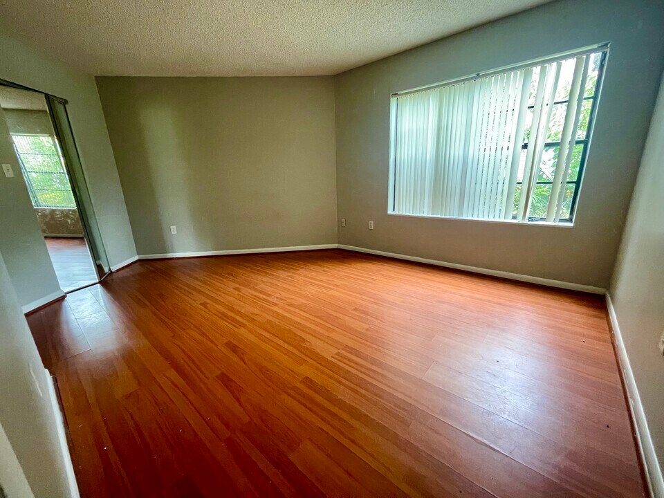 3828 Southpointe Dr, Unit 1 in Orlando, FL - Building Photo