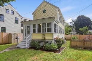 98 Grove St in Melrose, MA - Building Photo
