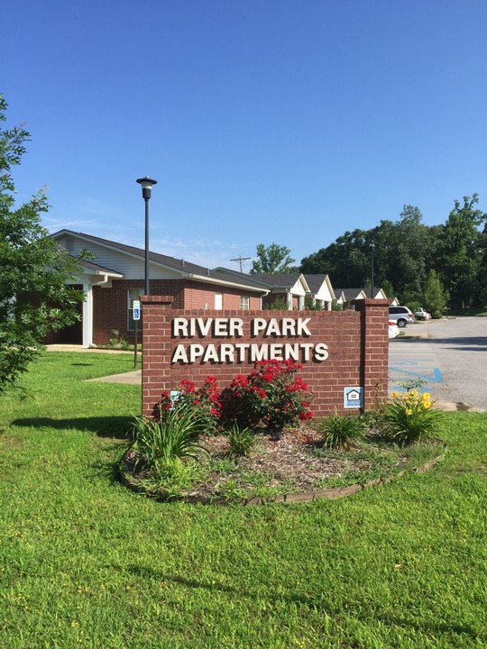 River Park Apartments in Malvern, AR - Building Photo