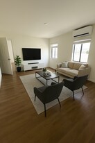 2625 San Marino St in Los Angeles, CA - Building Photo