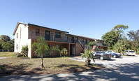 Lake Arjaro Apartments in West Palm Beach, FL - Building Photo - Building Photo