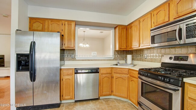 227 Paddington Ct in Englishtown, NJ - Building Photo - Building Photo