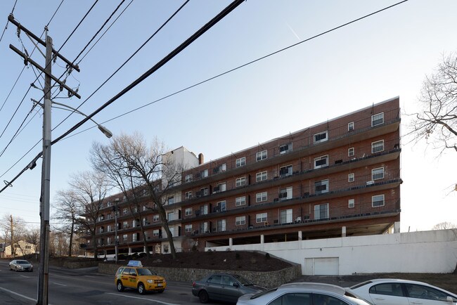 135 Quincy Ave Apartments in Quincy, MA - Foto de edificio - Building Photo