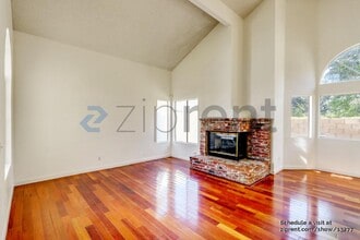 116 Plymouth Way in San Bernardino, CA - Foto de edificio - Building Photo