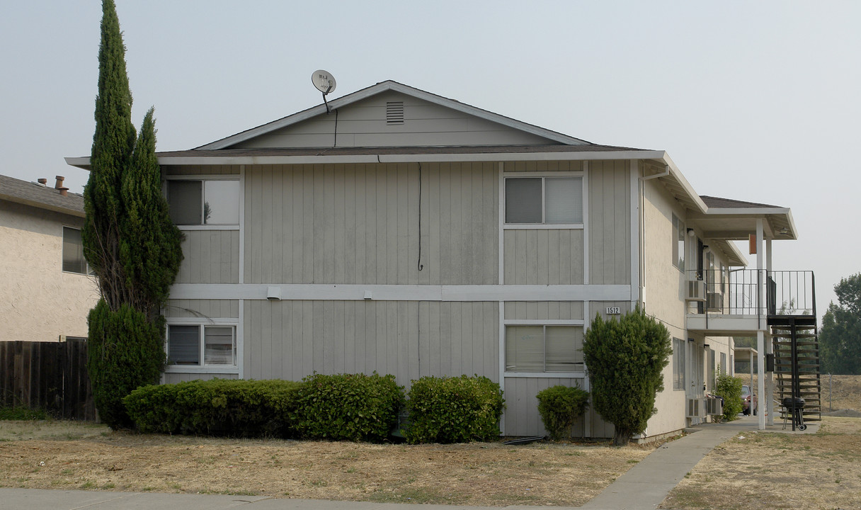 1512 Sycamore Rd in Antioch, CA - Foto de edificio