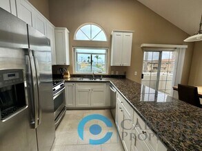 1070 Felspar St in San Diego, CA - Building Photo - Building Photo