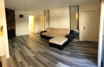 1914 Corinth Ave, Unit 104 in Los Angeles, CA - Building Photo - Building Photo