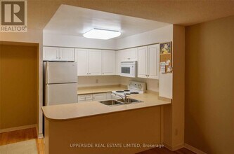 9 Northern Heights Dr in Richmond Hill, ON - Building Photo - Building Photo