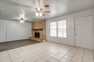 109 NE Cindy Ln in Burleson, TX - Building Photo - Building Photo