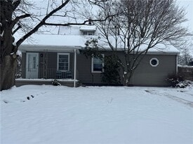 304 Woodland Ave in Grove City, PA - Building Photo