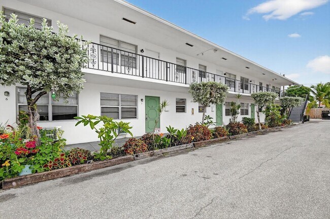 1406 Barton Rd in Lake Worth Beach, FL - Foto de edificio - Building Photo