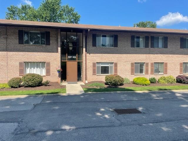 1009 Sanlin Dr in Carnot-Moon, PA - Building Photo