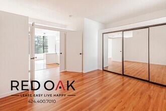 10304 Tujunga Canyon Blvd in Los Angeles, CA - Foto de edificio - Building Photo