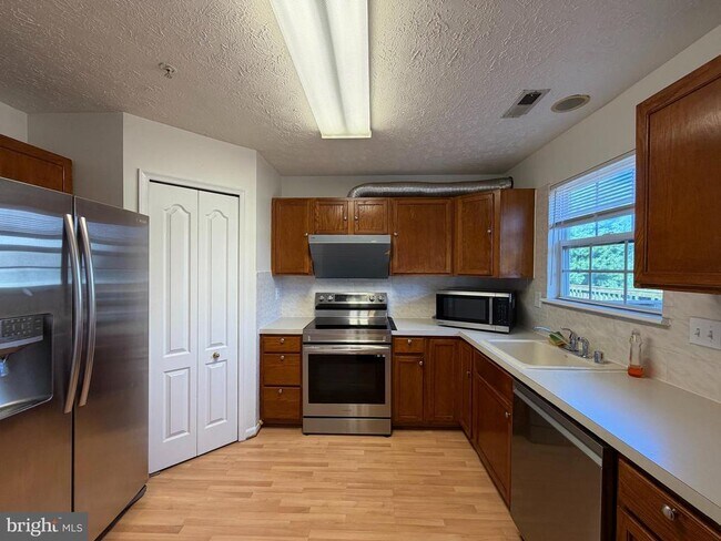 property at 3335 Hollow Ct