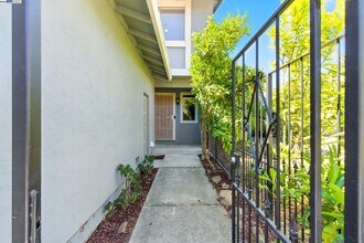 81 Mountain Valley in Oakland, CA - Building Photo - Building Photo