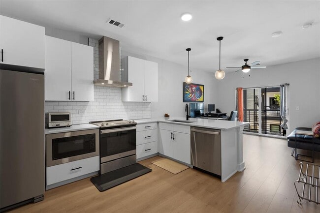 property at 3101 Govalle Ave