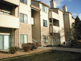 7394 S Alkire St in Littleton, CO - Building Photo