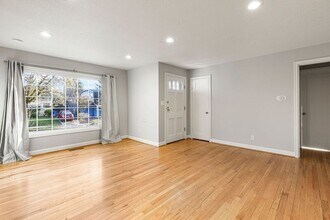 4317 SE Lexington St in Portland, OR - Building Photo - Building Photo