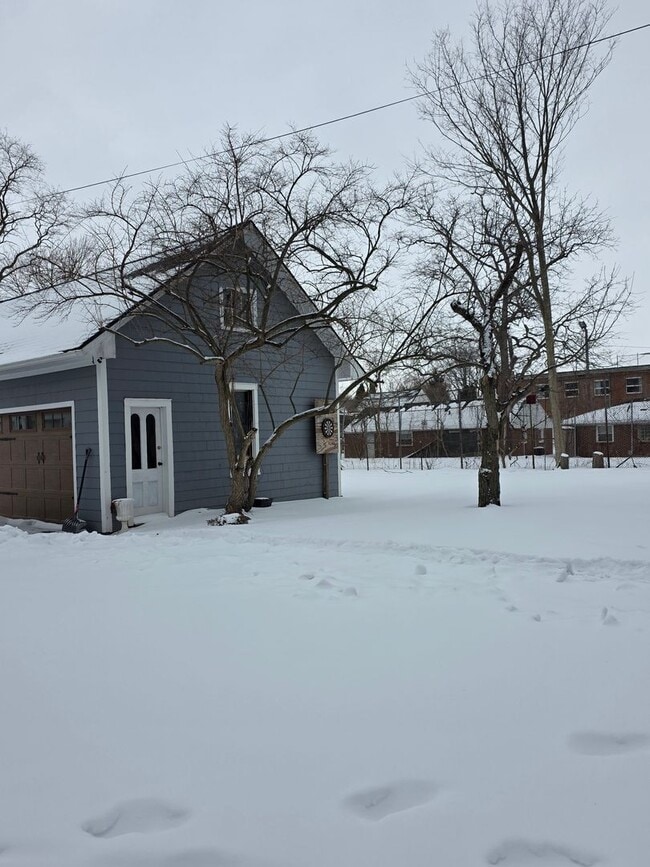 415 S Main St in Bowling Green, OH - Building Photo - Building Photo