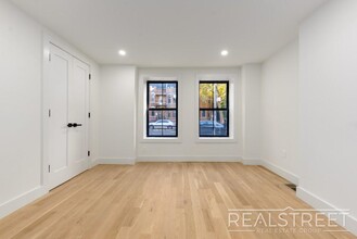 10 Marconi Pl in Brooklyn, NY - Building Photo - Building Photo